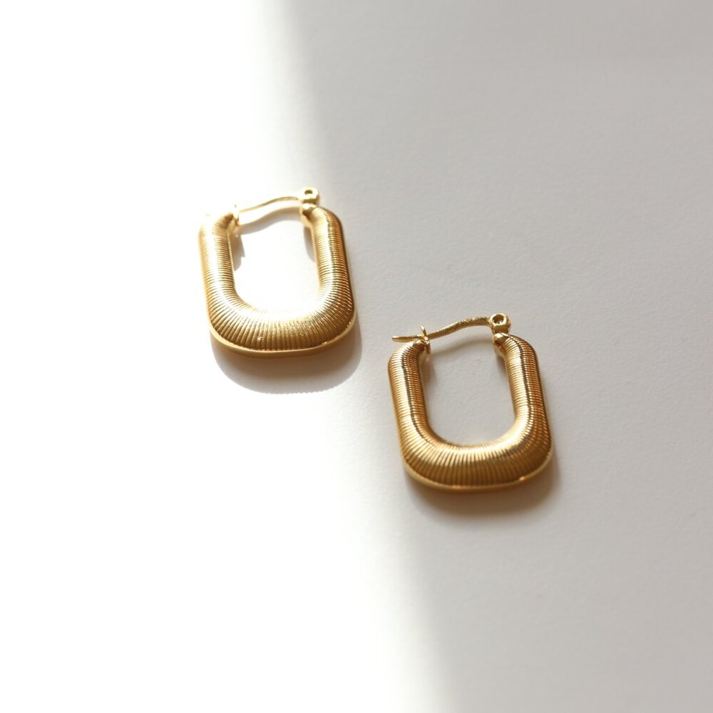 Mejuri Gold Textured Rectangular Hoop Earrings - Picture 3 of 5